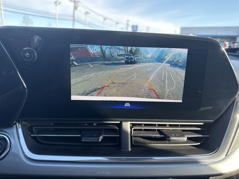 Used 2025 Chevrolet Trax LT image 15