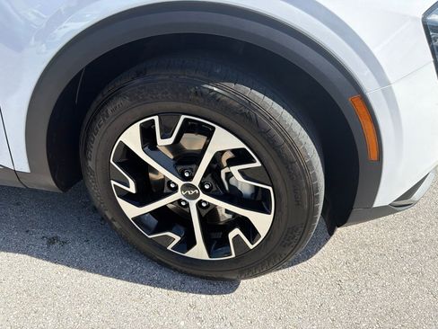 Used 2024 Kia Sportage EX FWD image 8