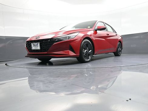 Certified 2021 Hyundai Elantra SEL FWD image 25