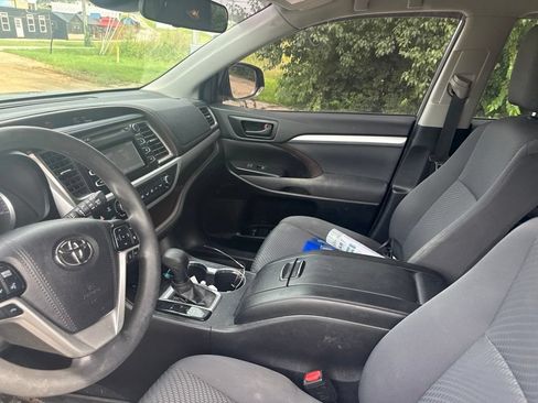 Used 2019 Toyota Highlander LE FWD image 9