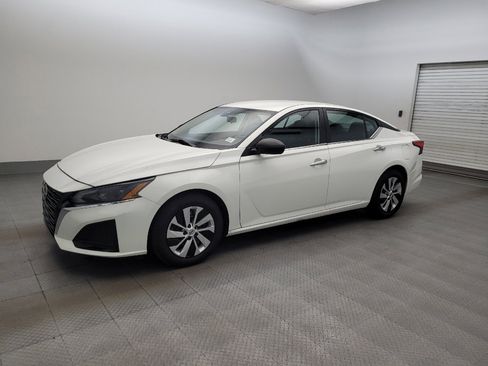 Used 2024 Nissan Altima 2.5 S FWD image 2