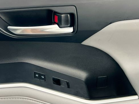 Used 2022 Toyota Highlander XLE image 32