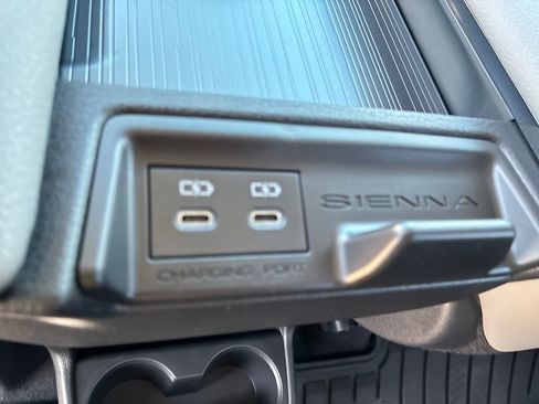 New 2026 Toyota Sienna XLE image 32