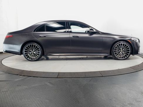 Used 2024 Mercedes-Benz S 500 4MATIC w/ AMG Line image 36