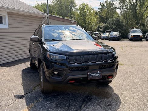 Used 2022 Jeep Compass Trailhawk w/ Trailhawk Elite Group AWD/4WD image 9