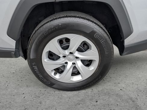 Used 2022 Toyota RAV4 LE image 7