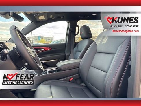 Used 2025 Chevrolet Traverse Z71 w/ Enhanced Driving Package image 14