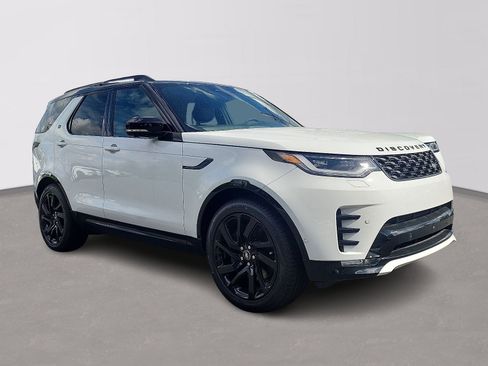 New 2025 Land Rover Discovery Dynamic SE image 2
