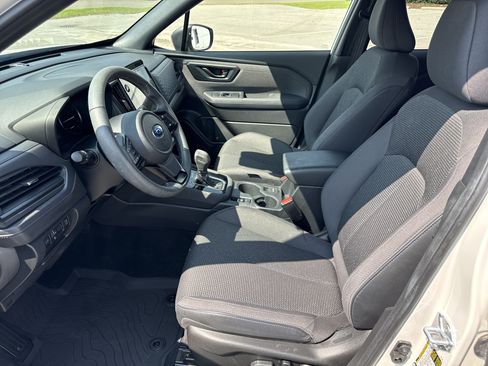Used 2025 Subaru Forester Premium AWD/4WD image 23