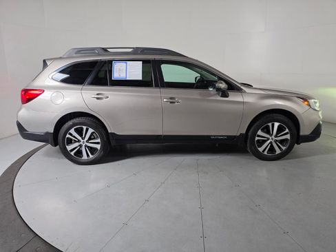 Used 2018 Subaru Outback 2.5i Limited AWD/4WD image 6