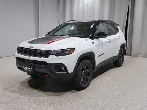 Used 2023 Jeep Compass Trailhawk w/ Trailhawk Convenience Group AWD/4WD image 7