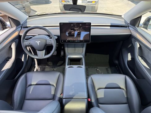 Used 2024 Tesla Model Y Long Range image 32