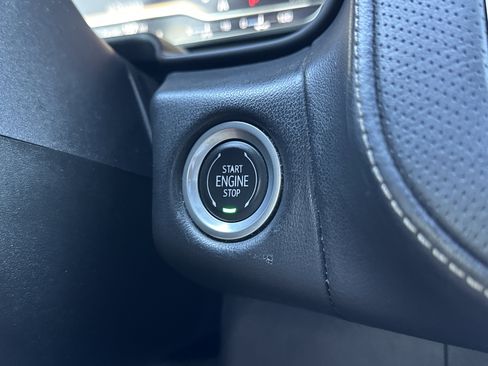 Used 2022 GMC Yukon SLT w/ SLT Luxury Package image 33