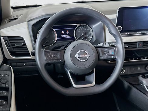 Used 2023 Nissan Rogue SV image 18