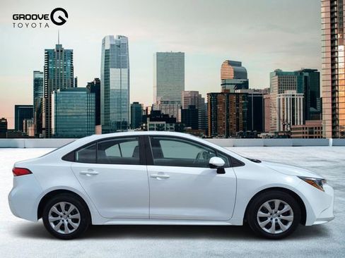 Used 2025 Toyota Corolla LE image 6