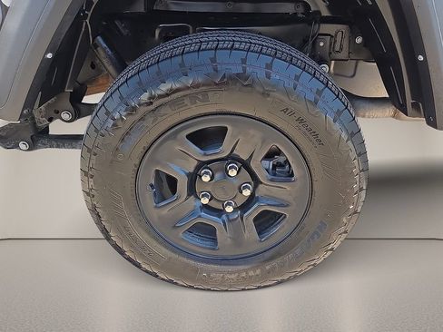 Used 2023 Jeep Gladiator Sport AWD/4WD image 8