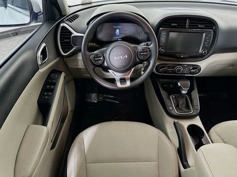 Used 2023 Kia Soul LX image 10