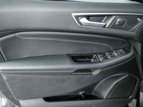 Used 2019 Ford Edge Titanium FWD image 6