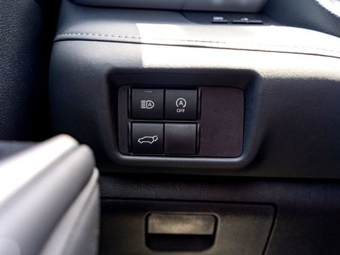 Used 2023 Toyota Highlander LE FWD image 21