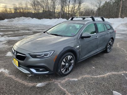 Used 2019 Buick Regal Essence w/ Driver Confidence Package I