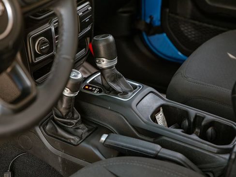 Used 2022 Jeep Gladiator Sport AWD/4WD image 14