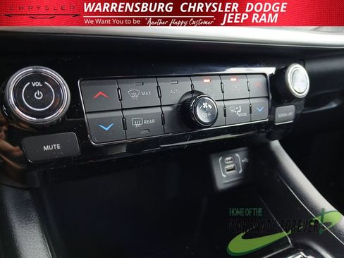 Used 2025 Jeep Compass Latitude w/ Convenience Group AWD/4WD image 25