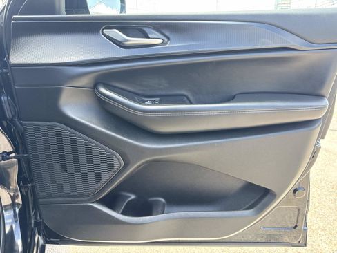 Used 2023 Jeep Grand Cherokee L Laredo RWD image 13