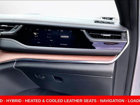 Used 2023 Jeep Grand Cherokee Summit w/ Luxury Tech Group V image 25