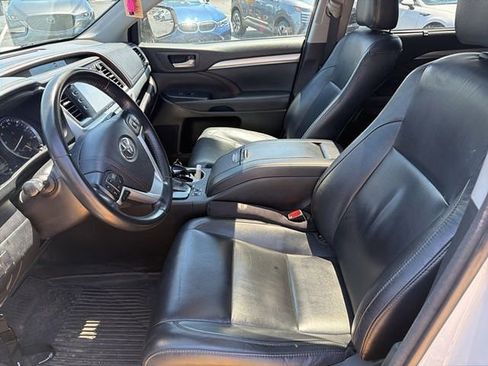 Used 2017 Toyota Highlander XLE w/ Protection Package #3 AWD/4WD image 5