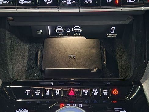 Used 2022 Jeep Grand Wagoneer Series III AWD/4WD image 43