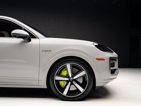 Used 2025 Porsche Cayenne Turbo image 37