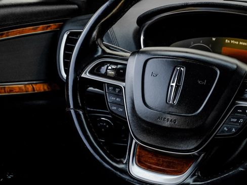 Used 2019 Lincoln Nautilus Select image 22