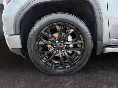 Used 2024 GMC Sierra 1500 Denali AWD/4WD image 9