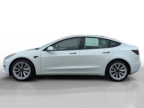 Used 2023 Tesla Model 3 Standard Range image 2