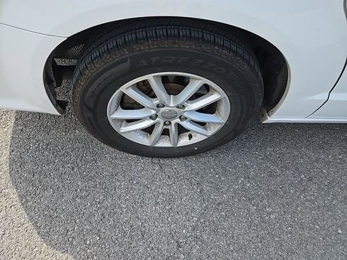 Used 2019 Dodge Grand Caravan SXT image 11