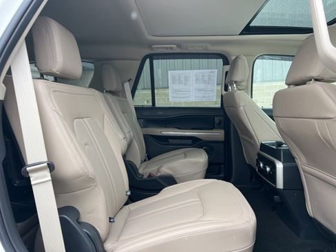 Used 2023 Ford Expedition Limited image 14