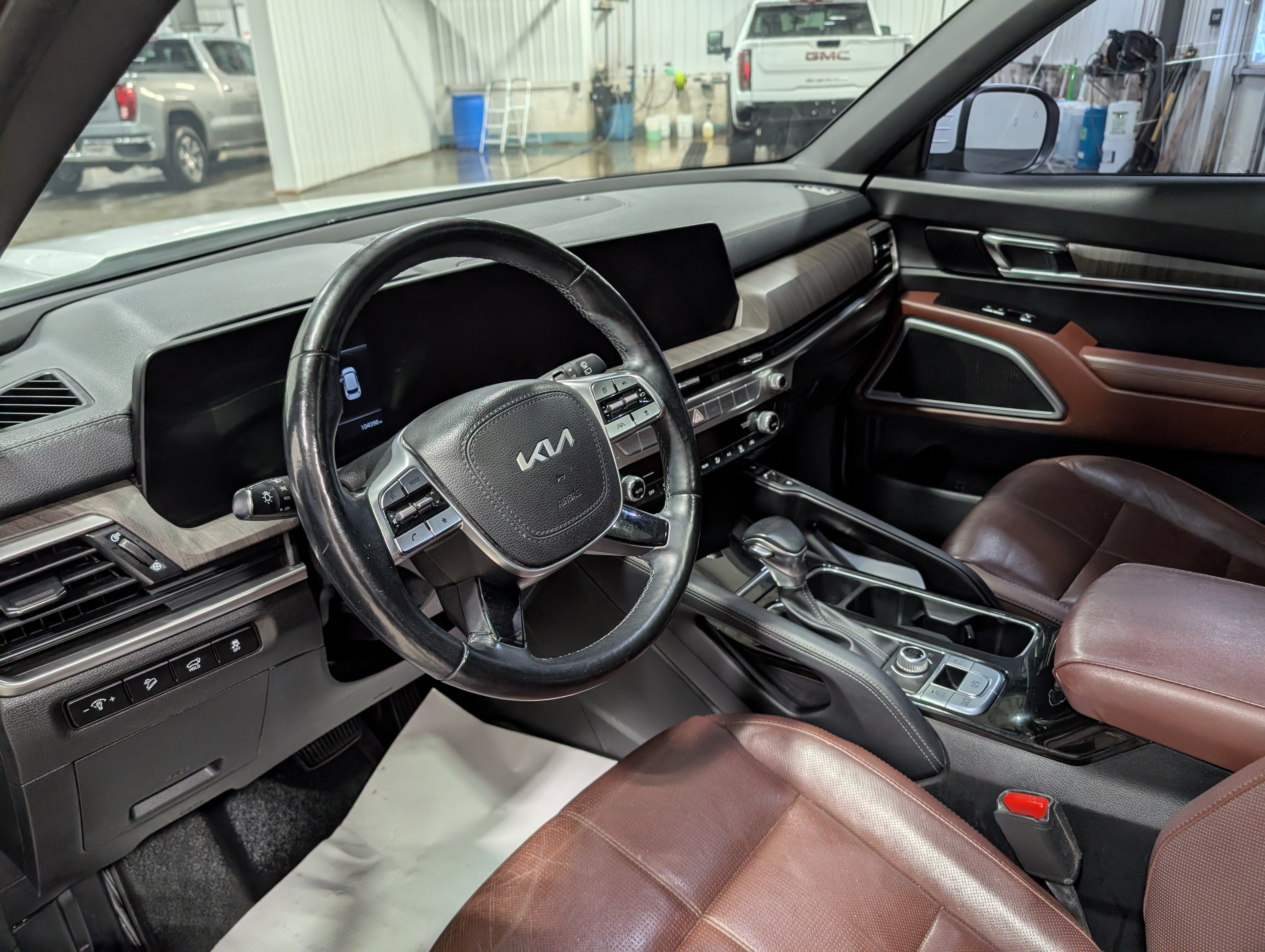 Used 2024 Kia Telluride EX w/ EX Captain's Chair Package AWD/4WD image 10