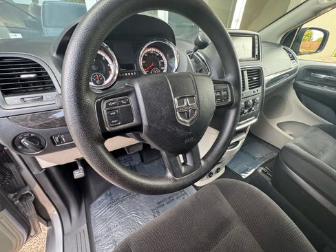 Used 2019 Dodge Grand Caravan SE w/ UConnect Hands-Free Group FWD image 21