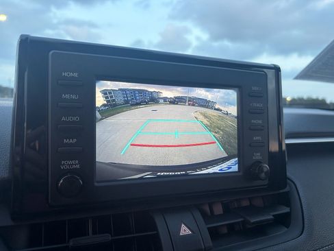 Used 2019 Toyota RAV4 LE image 17