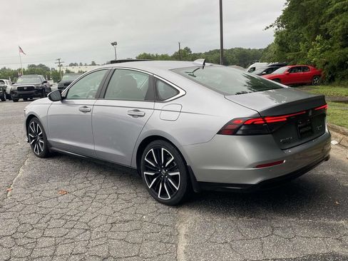 Used 2023 Honda Accord Touring image 3