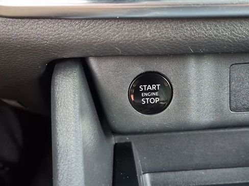 Used 2024 Nissan Rogue SV FWD image 9