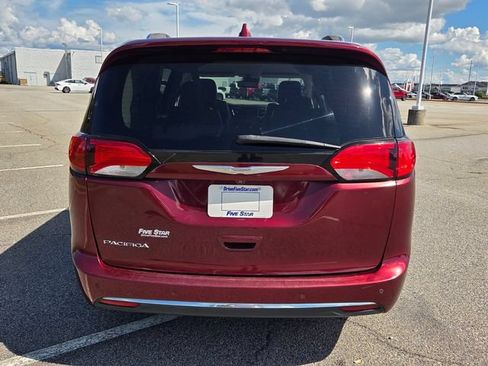 Used 2017 Chrysler Pacifica Touring-L Plus w/ Advanced Safetytec Group FWD image 10