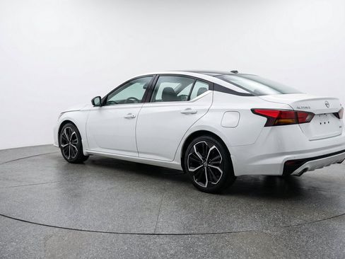 Used 2025 Nissan Altima 2.5 SR FWD image 6