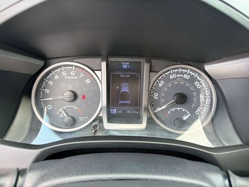 Used 2017 Toyota Tacoma SR5 w/ Tow Package AWD/4WD image 22