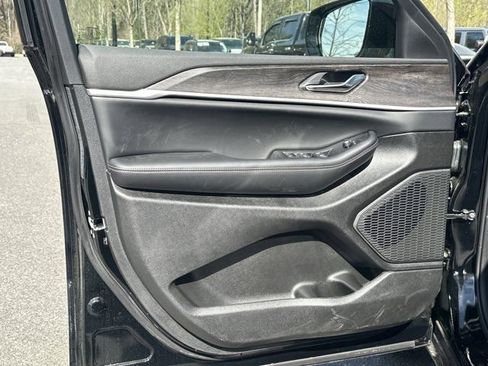 New 2026 Jeep Grand Cherokee Laredo image 11