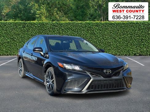 Used 2021 Toyota Camry SE image 1