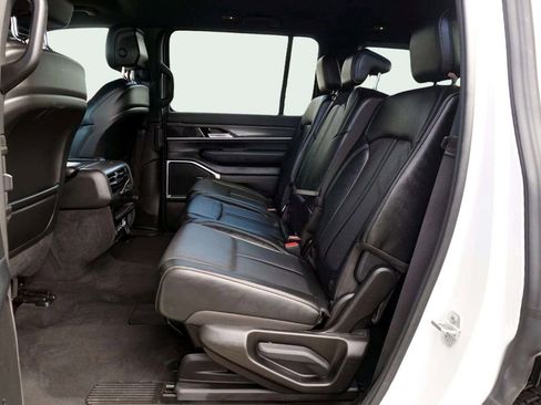 Used 2024 Jeep Wagoneer Series II w/ Flexible Seating Group RWD image 19