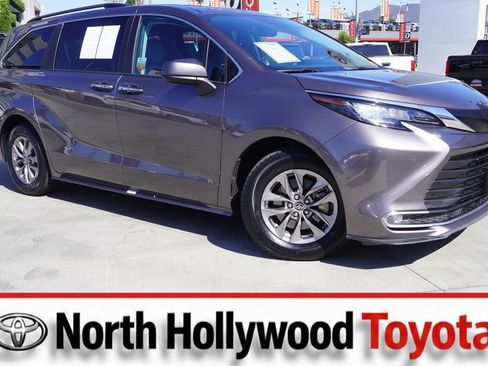 Certified 2023 Toyota Sienna XLE FWD image 1