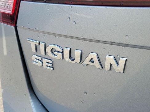 Used 2021 Volkswagen Tiguan SE R-Line FWD image 6