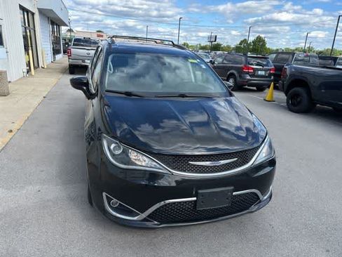 Used 2019 Chrysler Pacifica Touring-L FWD image 27